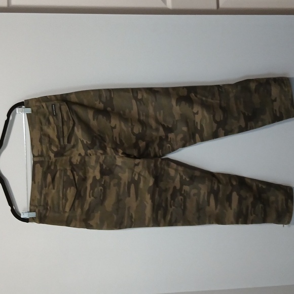 Social Standard by Santuary Camouflage Pants Size 14 Pockets Zipper Ankle - Picture 6 of 8